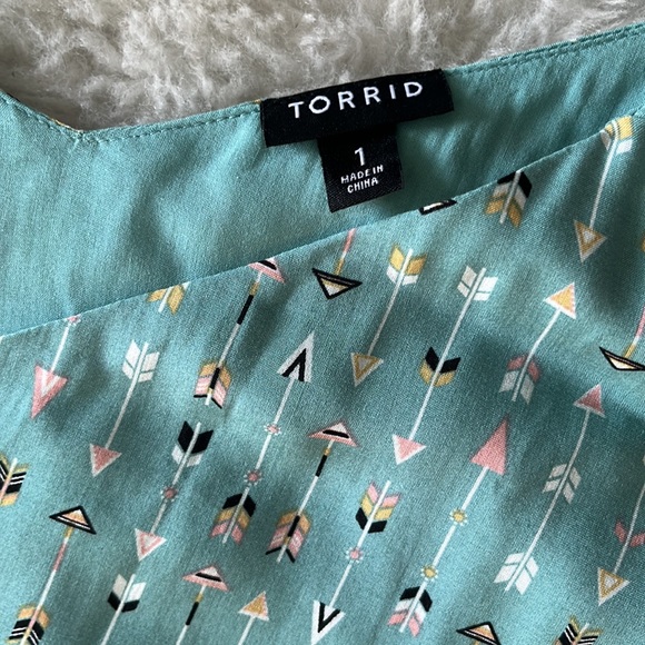 Torrid SOPHIE CHALLIS DOUBLE LAYER SWING CAMI sage green multicolor arrow size 1 - Picture 4 of 11